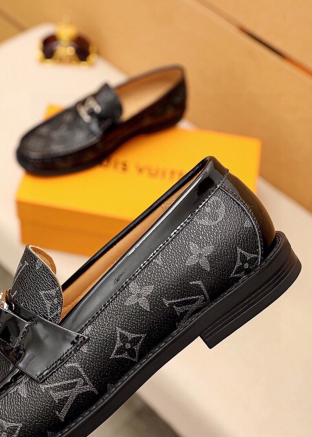 微商相册测试鞋子-Louis Vuitton Monogram Buckle Loafers — detail