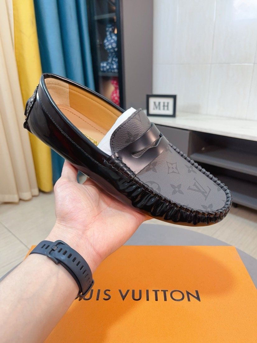 Louis Vuitton Patterned Vamp Loafers — model