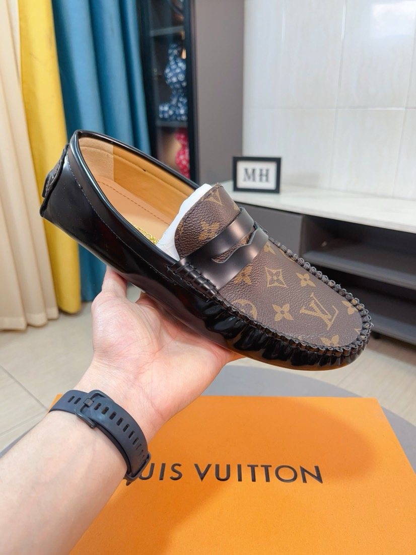 Louis Vuitton Patterned Vamp Loafers — model