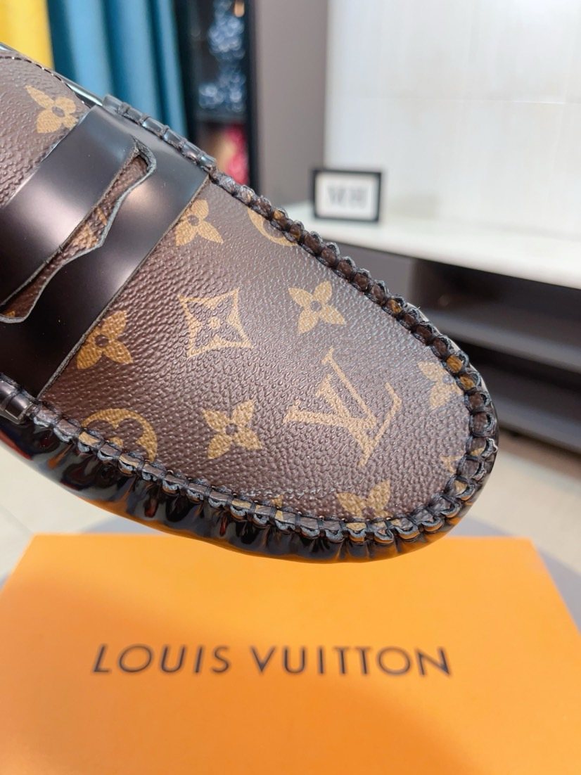 Louis Vuitton Patterned Vamp Loafers — detail