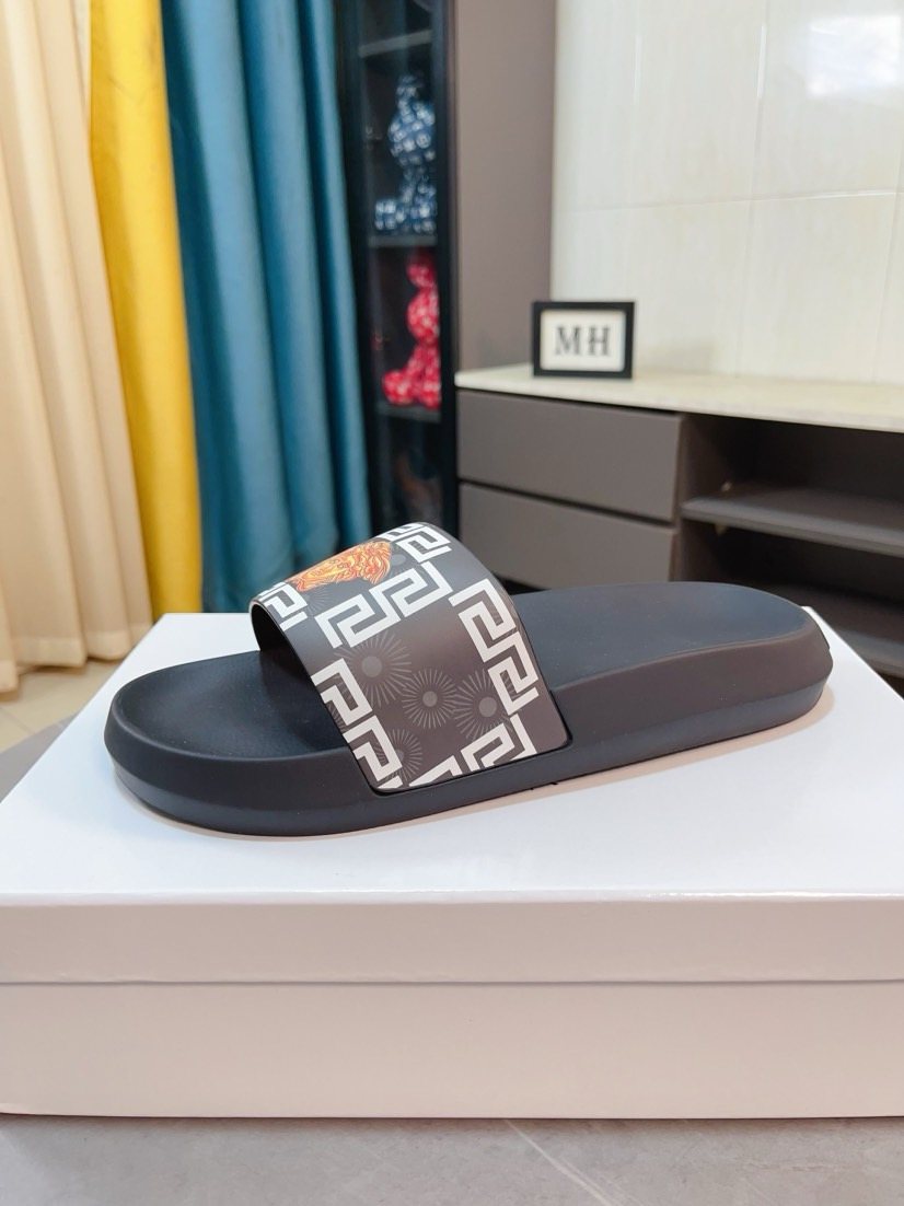 微商相册测试鞋子-Versace Geometric Strap Slide Sandals — side