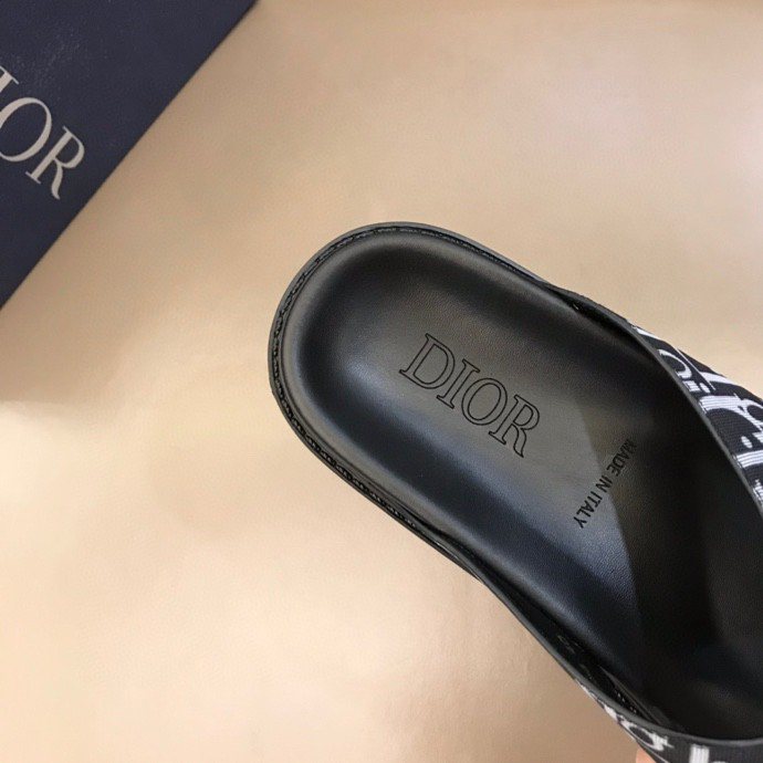 Dior Black-and-White Thong Sandals — detail