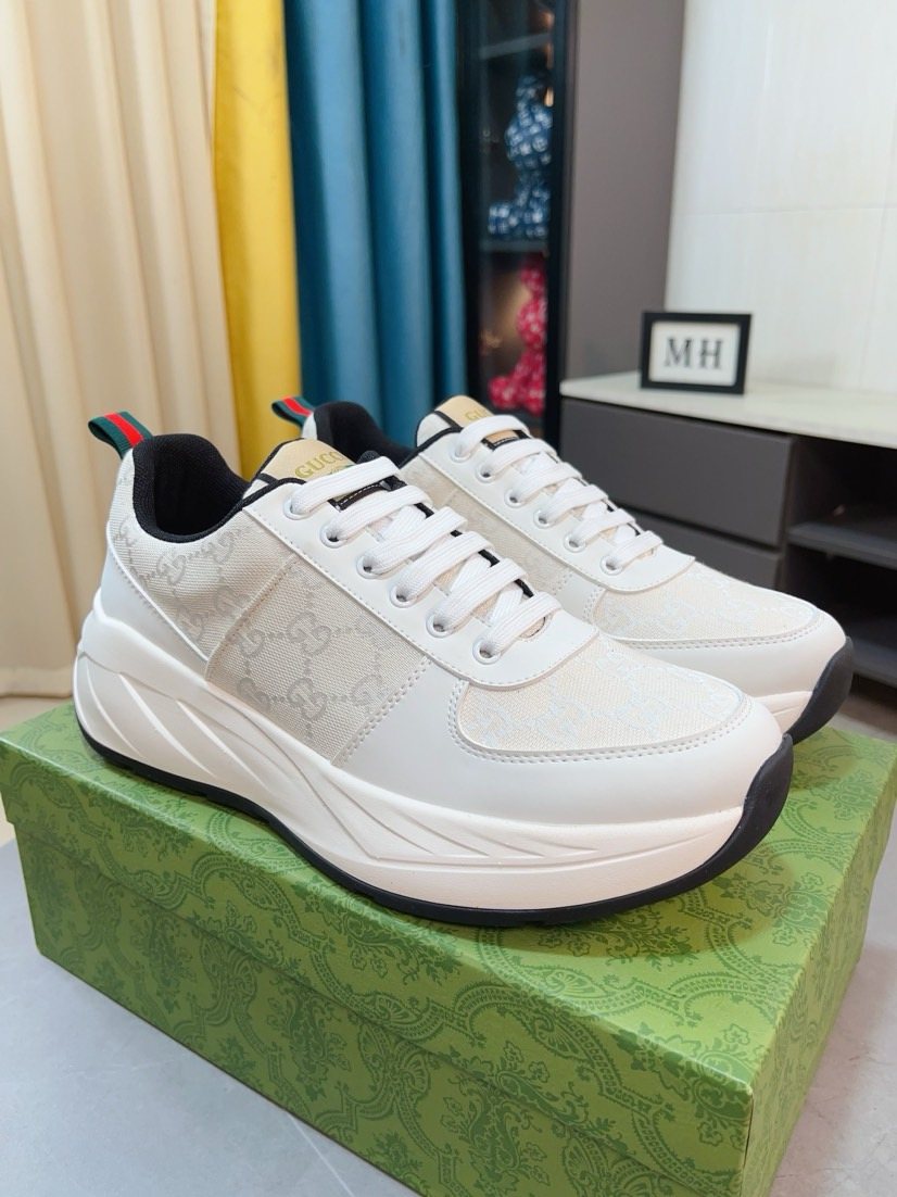 Gucci Patterned Lace-Up Low-Top Sneakers — side
