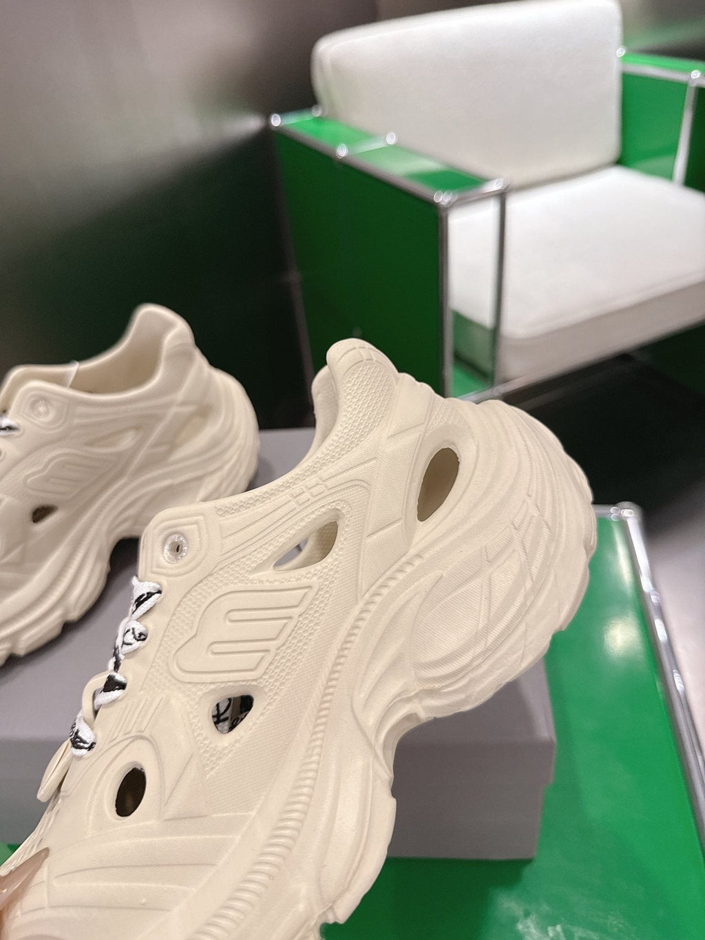 Balenciaga Cream Chunky Sneakers — detail