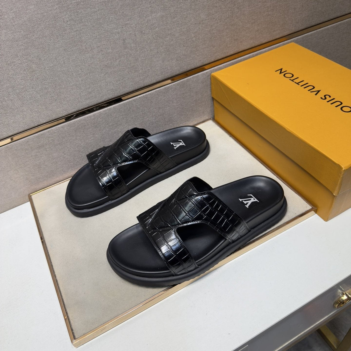 Men’s Textured Crossover Slide Sandals — front