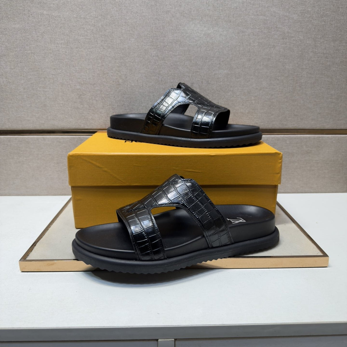 Men’s Textured Crossover Slide Sandals — side