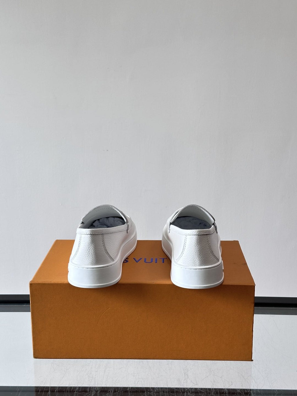 微商相册测试鞋子-Louis Vuitton Textured Platform Slip-On Loafers — back