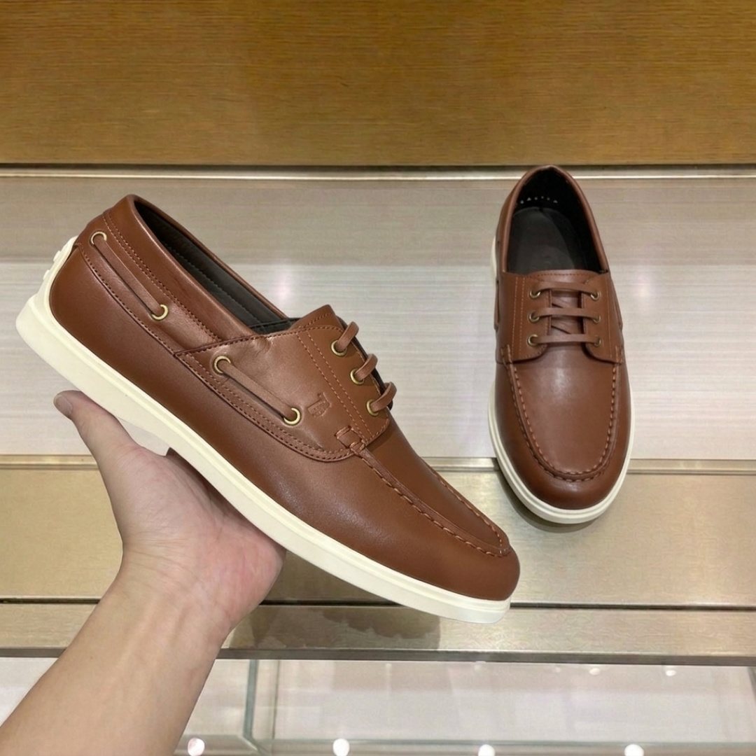 TOD'S Moc-Toe Boat Shoes — side