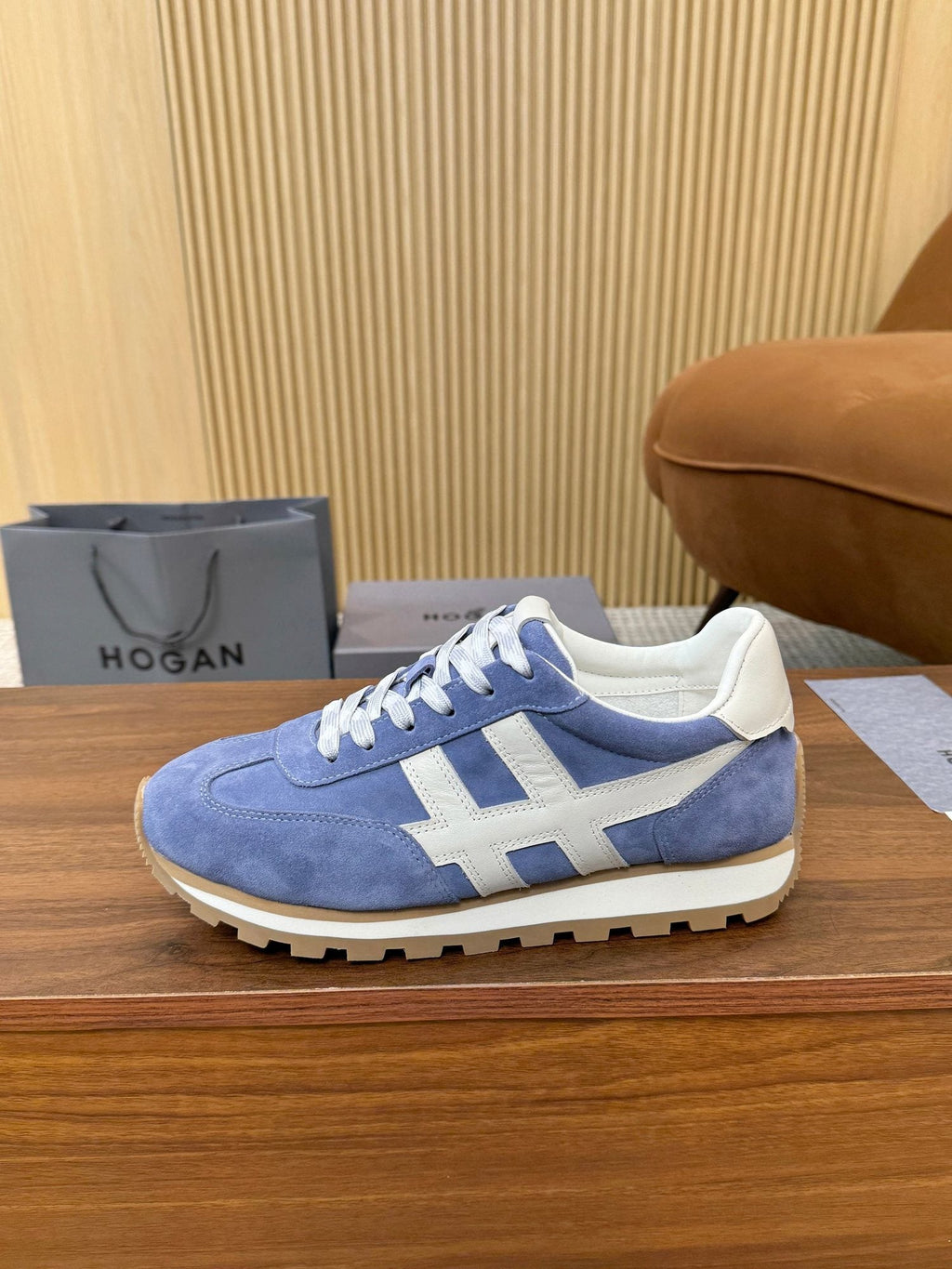 Hogan Leather Low-Top Sneakers — hero