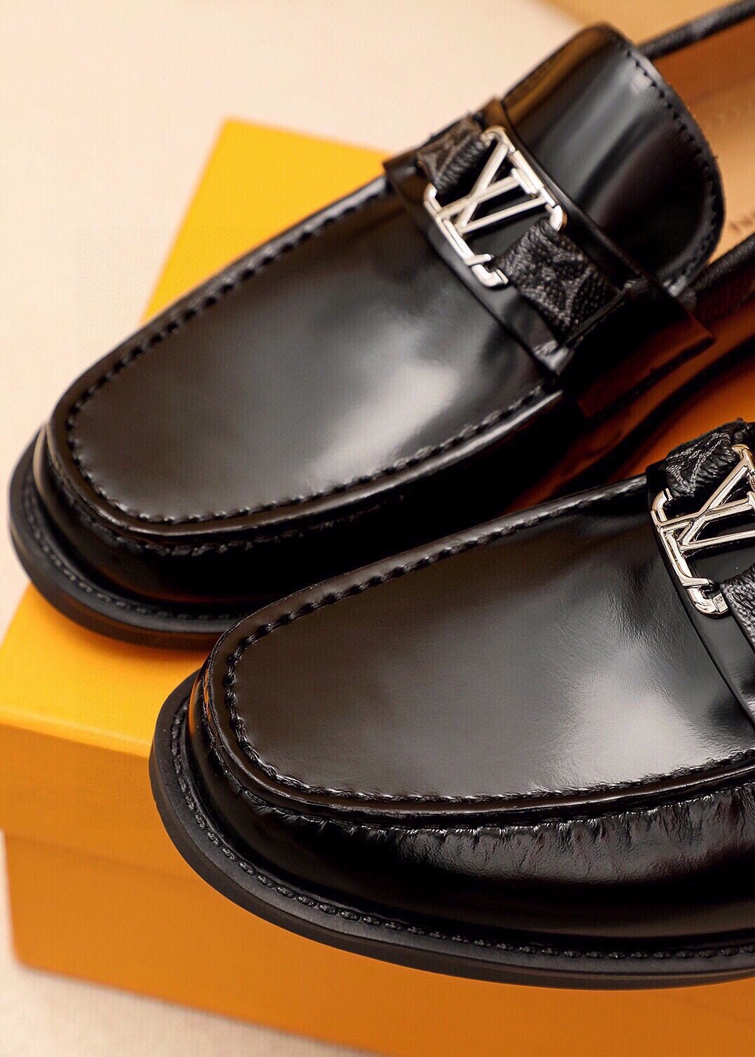 微商相册测试鞋子-Louis Vuitton Moc-Toe Hardware Loafers — back