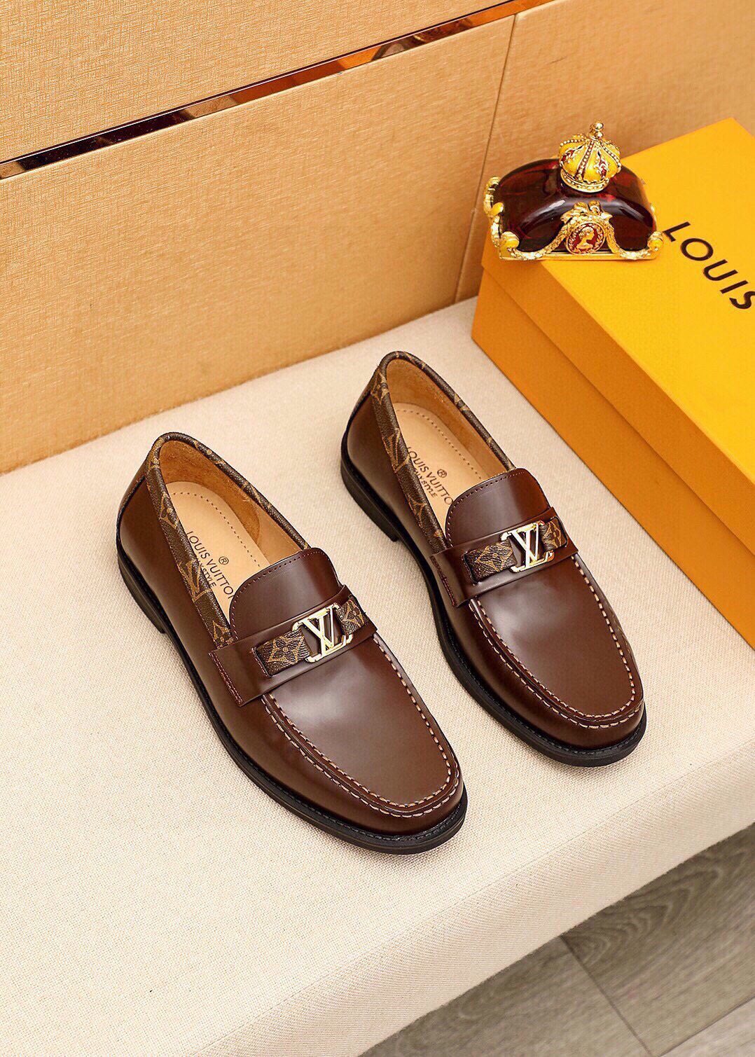 微商相册测试鞋子-Louis Vuitton Moc-Toe Hardware Loafers — hero