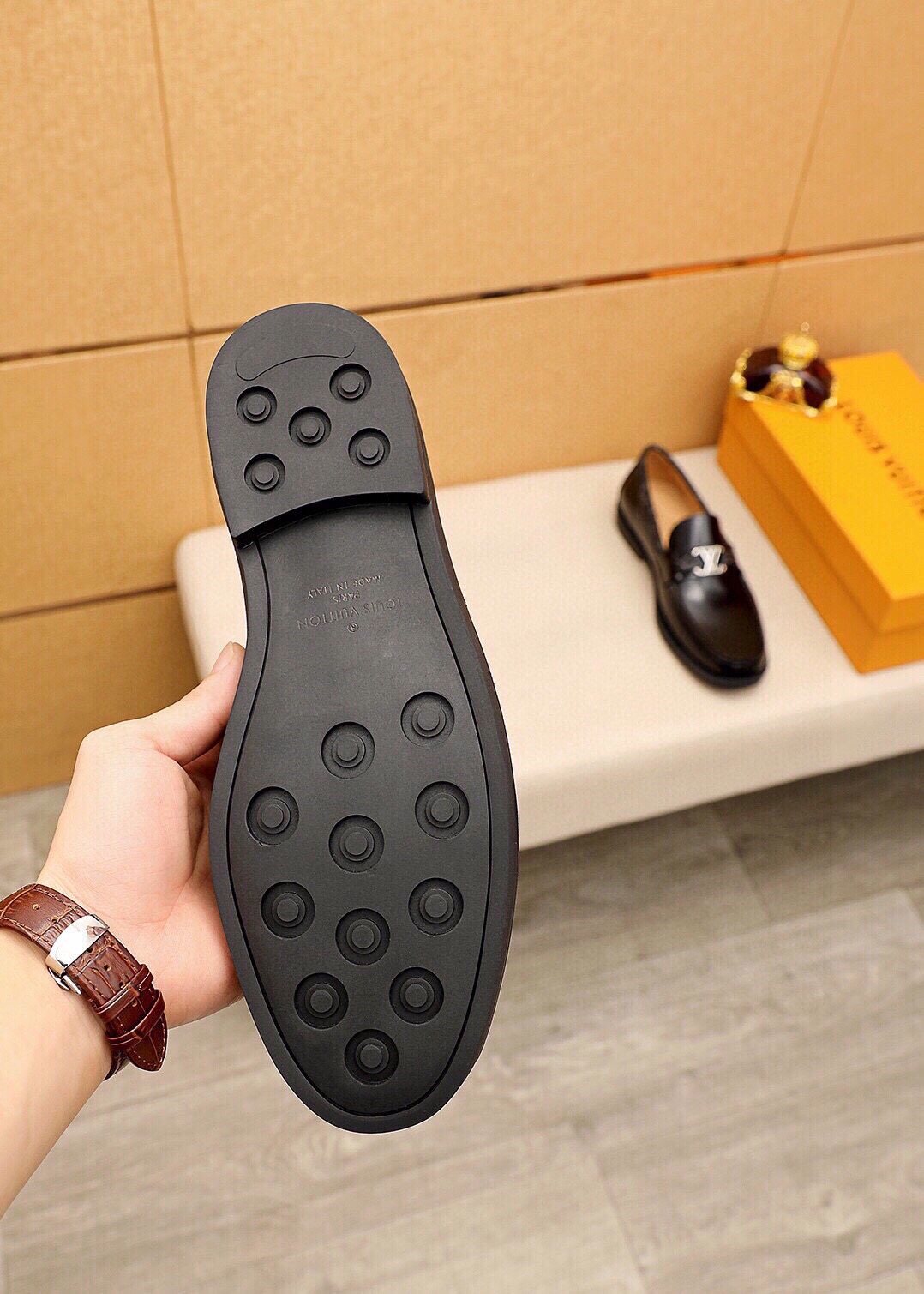 微商相册测试鞋子-Louis Vuitton Moc-Toe Hardware Loafers — front