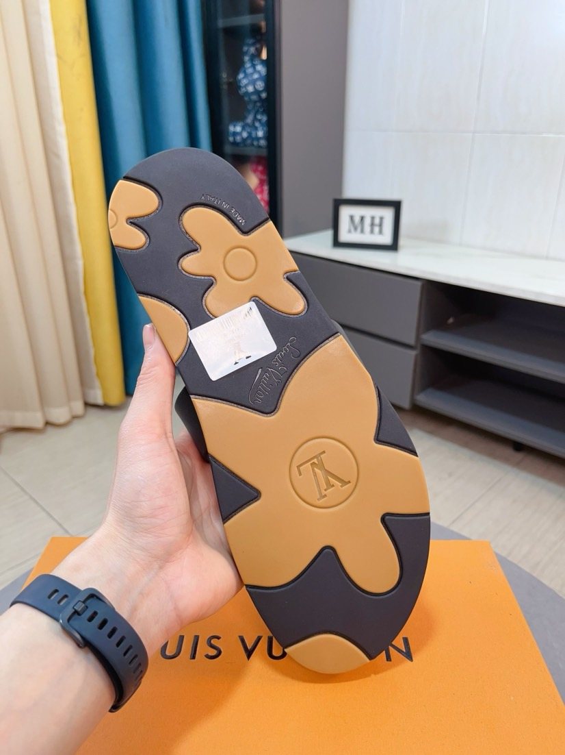 Louis Vuitton Logo-Pattern Slide Sandals — back