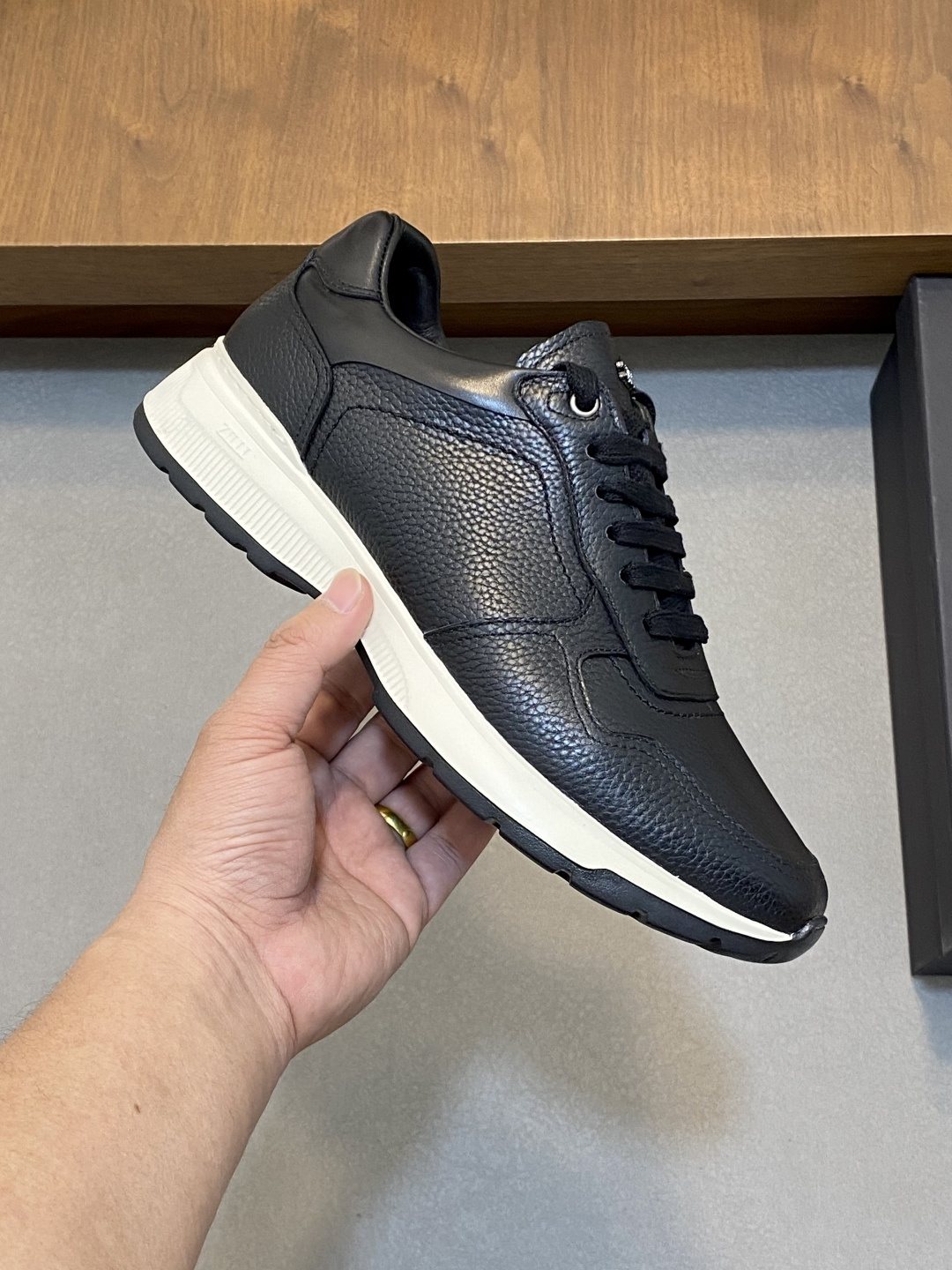 ZILLI Stitched Low-Top Sneakers — model