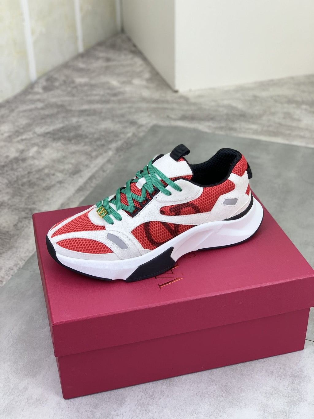 微商相册测试鞋子-Valentino VLogo Mesh Low-Top Sneakers — front