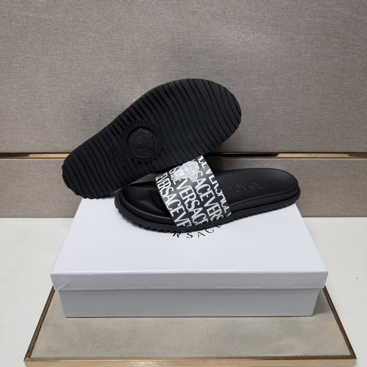 Versace Logo Print Slide Sandals — detail