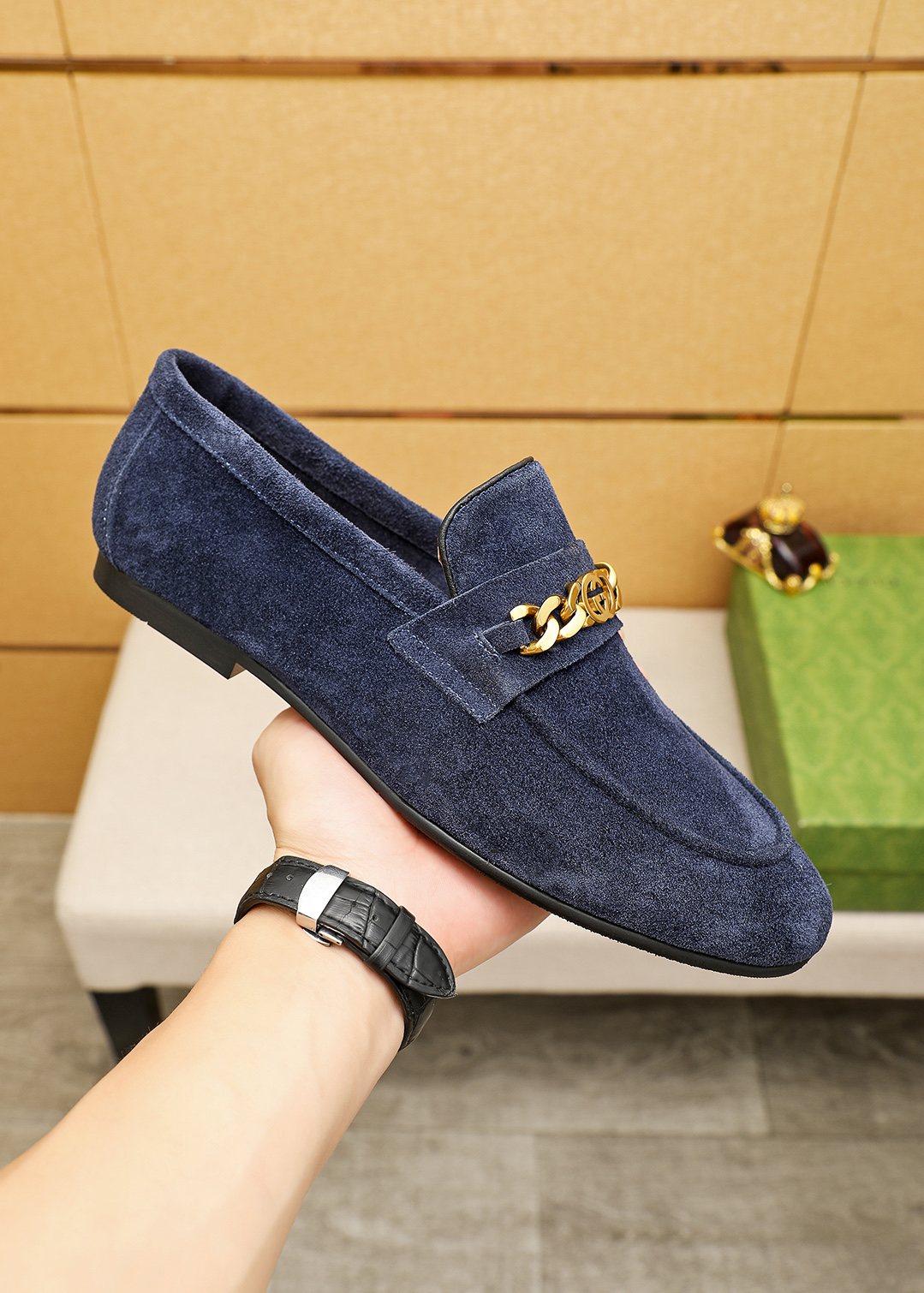 GUCCI Chain Detail Loafers — side