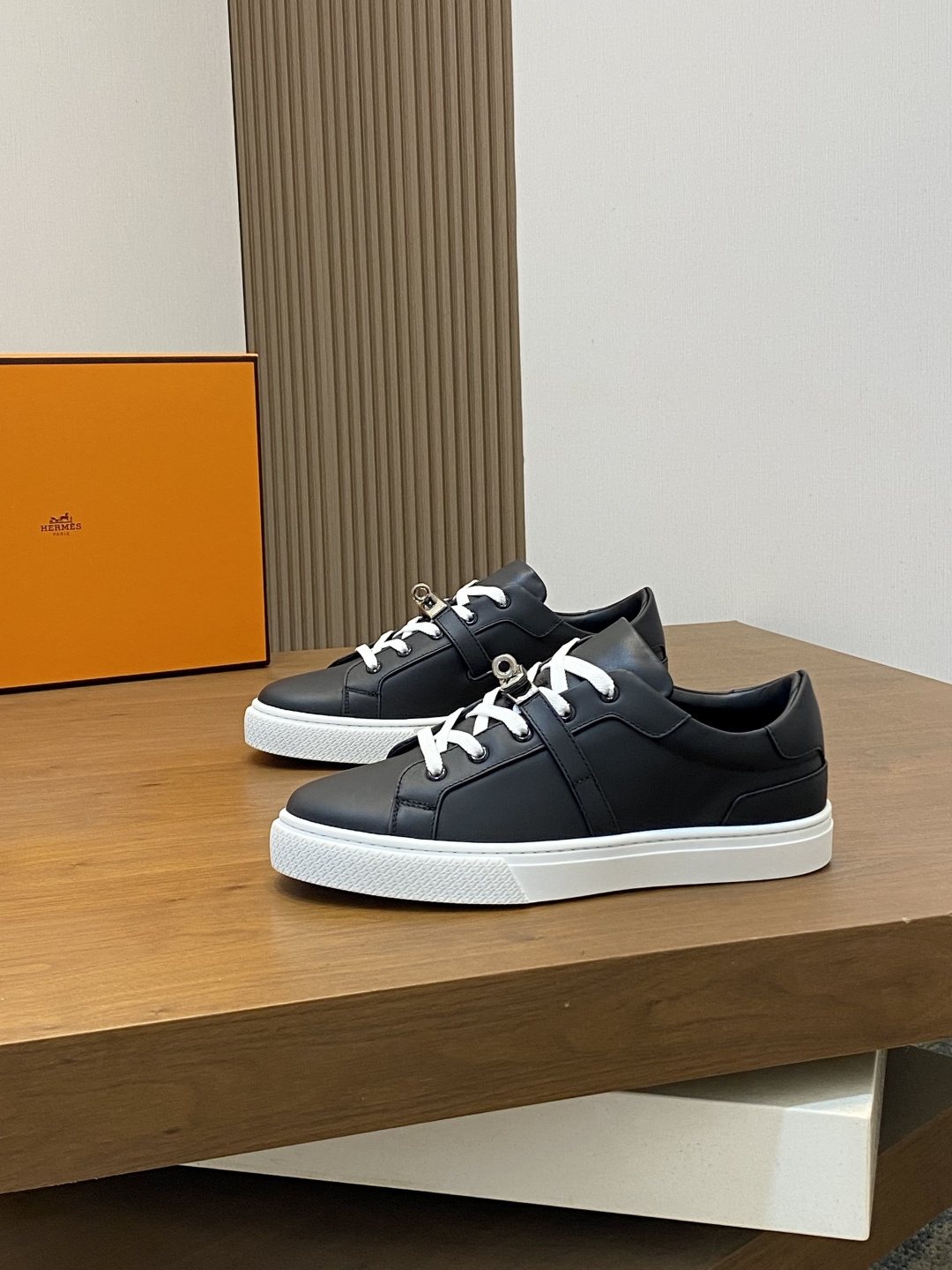 Men's Low-Top Lace-Up Sneakers — model