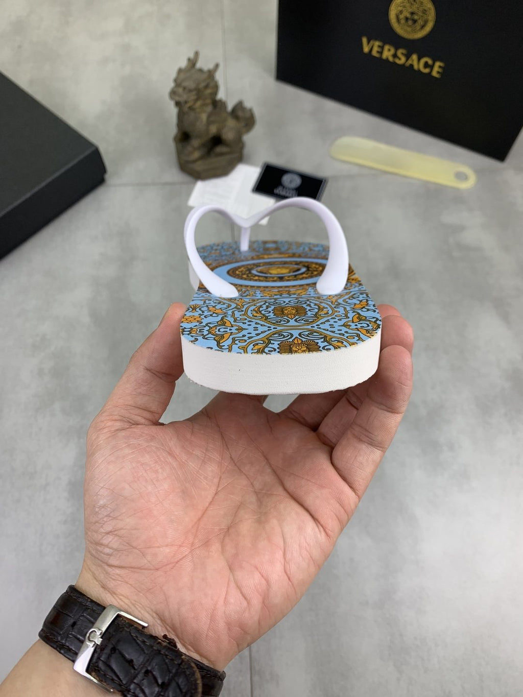 微商相册测试鞋子-Versace Light Blue Patterned Flip-Flops — back