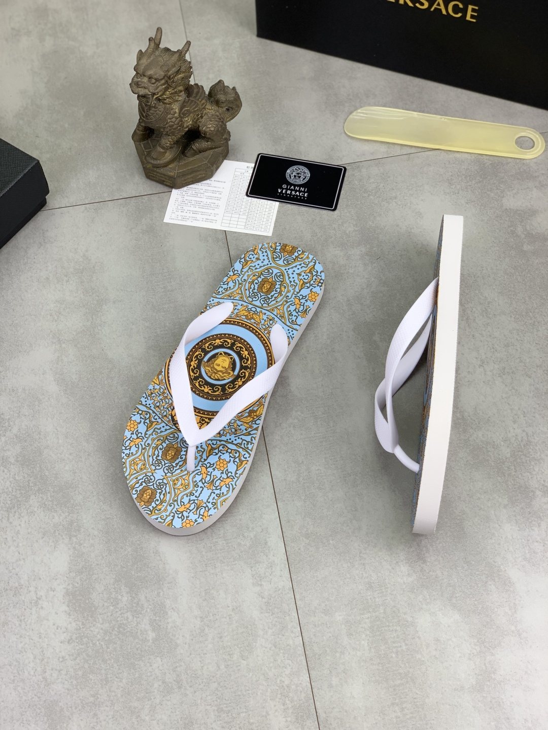 微商相册测试鞋子-Versace Light Blue Patterned Flip-Flops — side