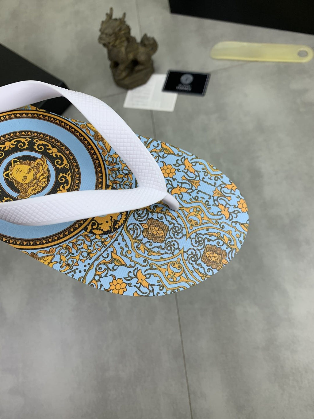 微商相册测试鞋子-Versace Light Blue Patterned Flip-Flops — detail