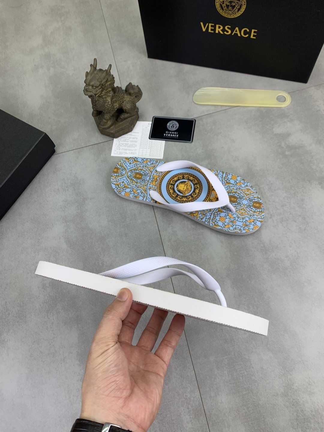 微商相册测试鞋子-Versace Light Blue Patterned Flip-Flops — side