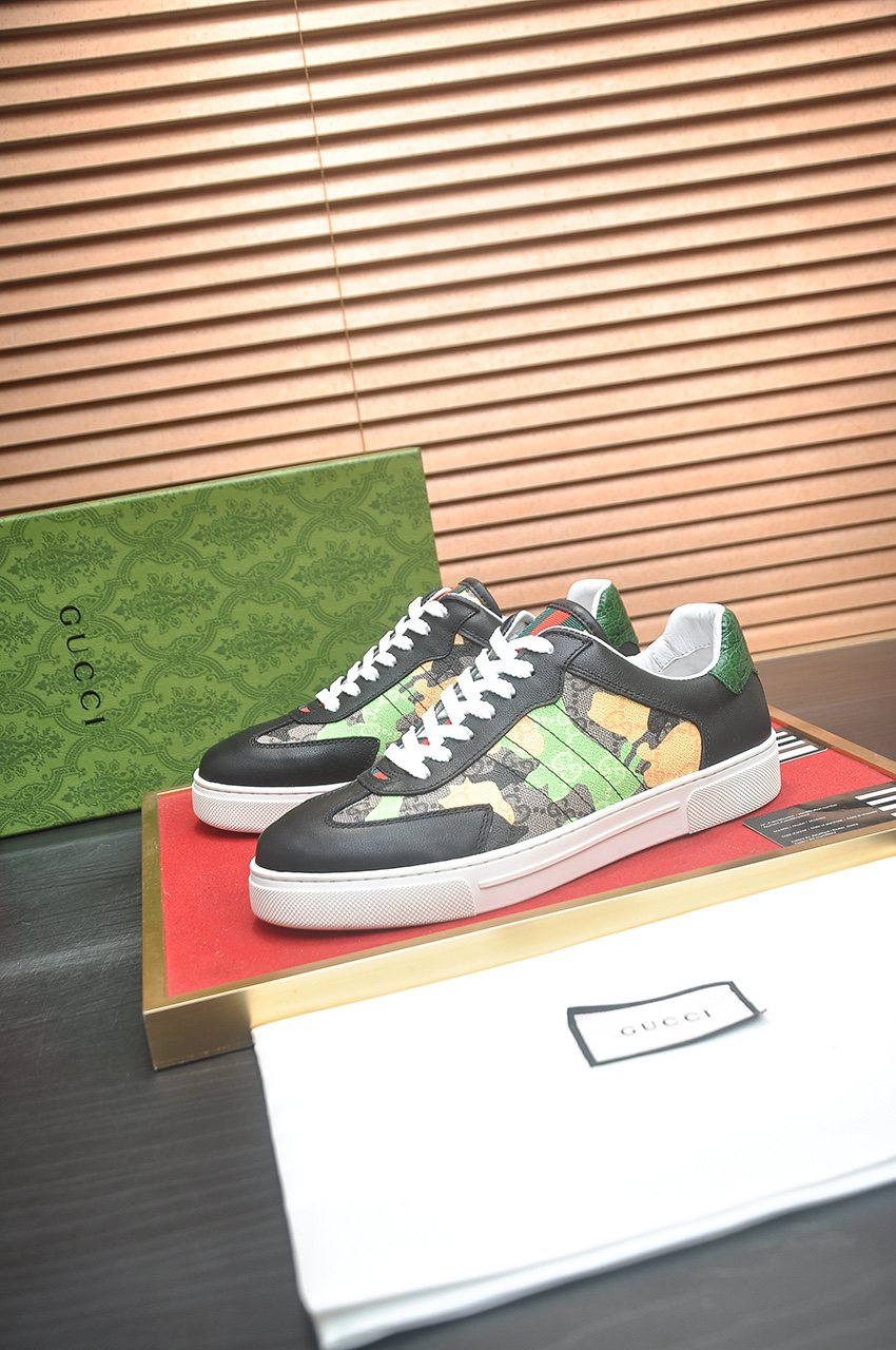 Gucci Patterned Panel Low-Top Sneakers — side