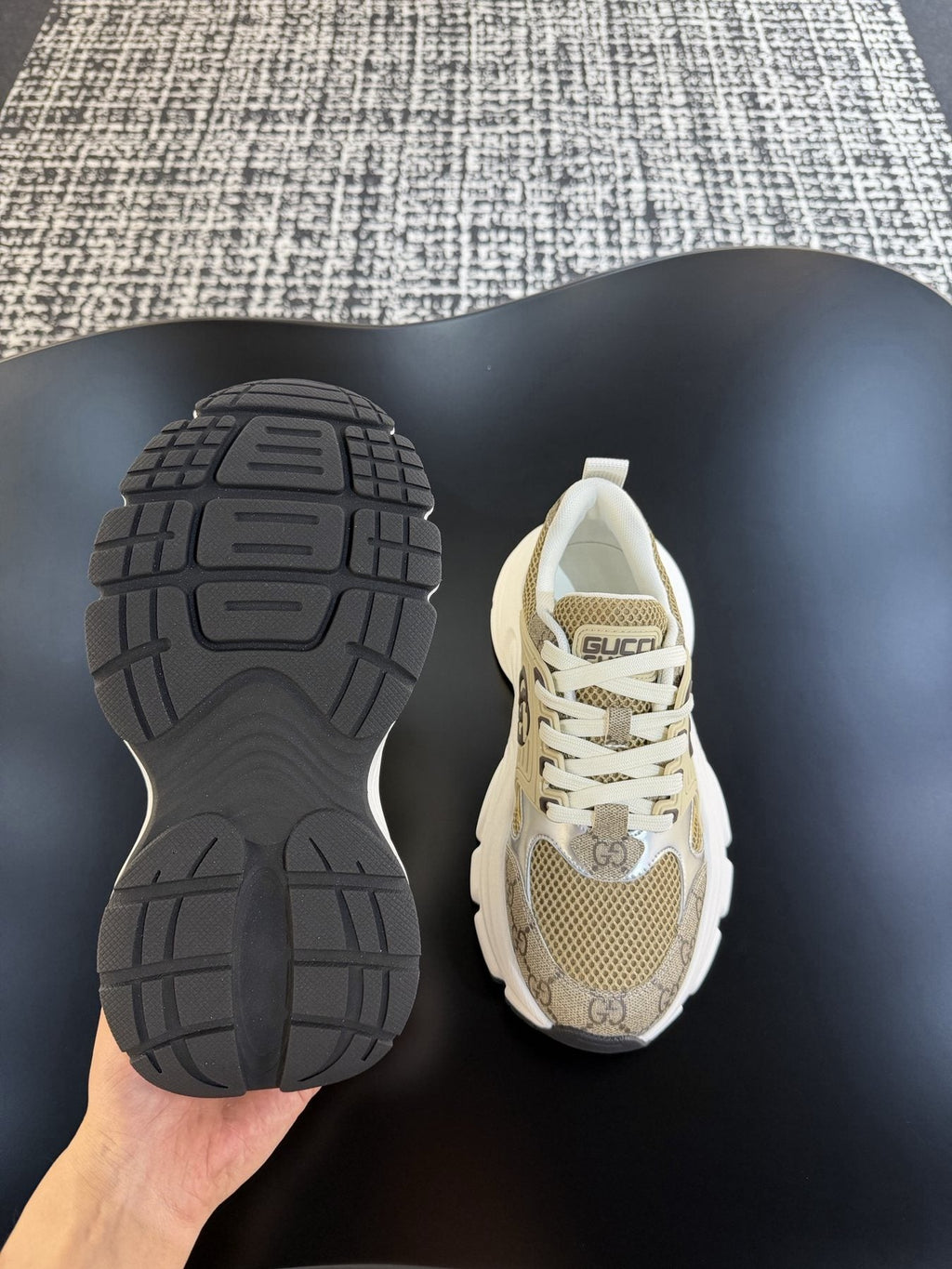 Gucci GG Logo Low-Top Sneakers — model
