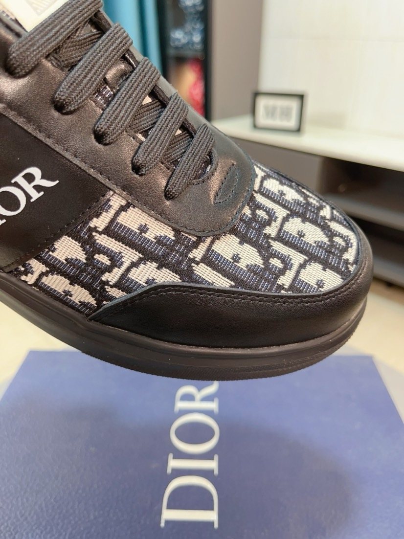 Dior Patterned Low-Top Sneakers — detail