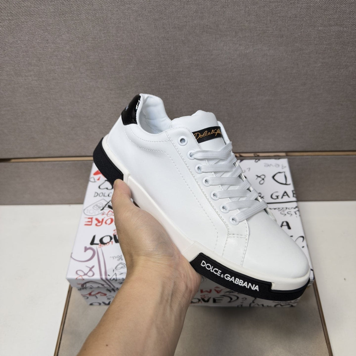 Dolce & Gabbana White Black Low-Top Sneakers — model