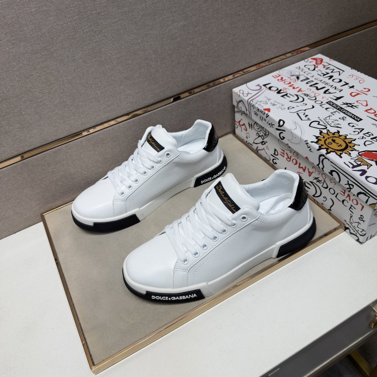 Dolce & Gabbana White Black Low-Top Sneakers — front