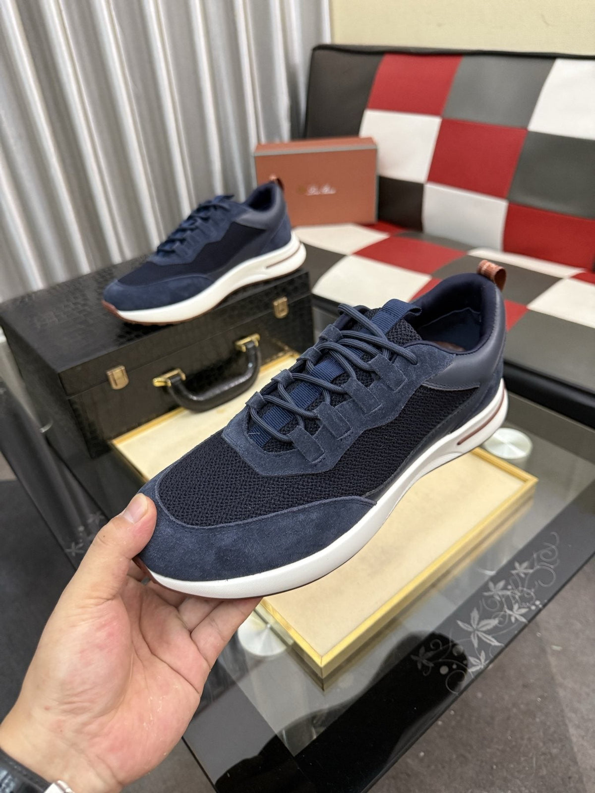 Men's Lace-Up Sneakers — model