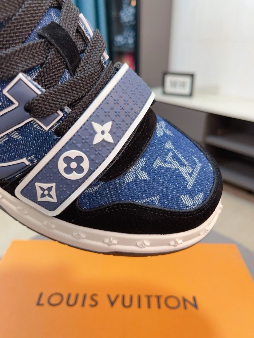 Louis Vuitton Patterned Panel Low-Top Sneakers — detail