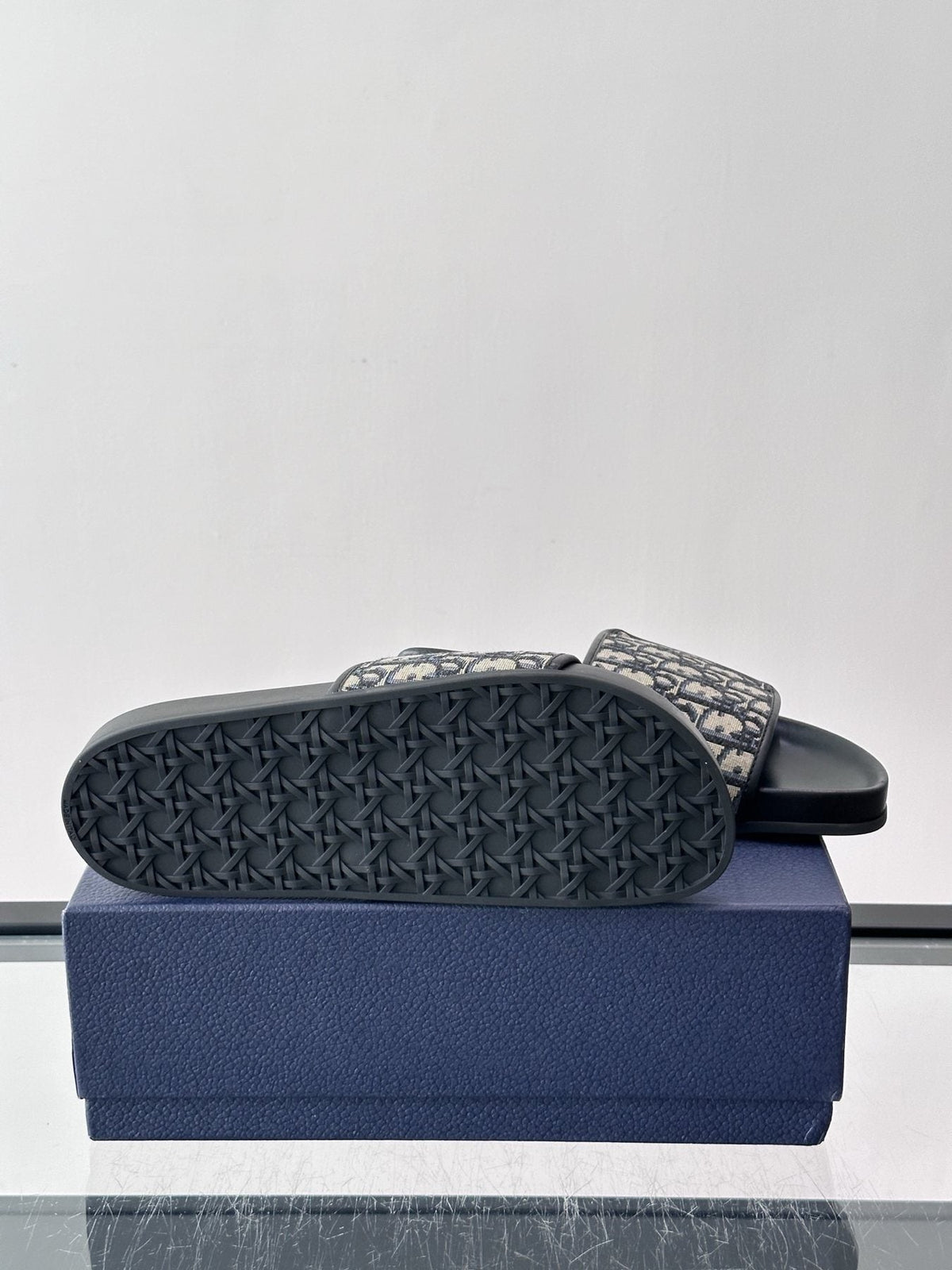 微商相册测试鞋子-Dior Patterned Strap Slide Sandals — detail