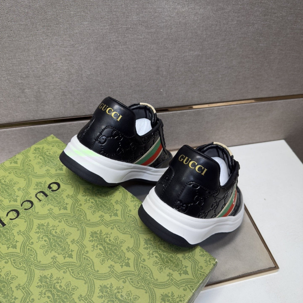 Gucci Green-Red Stripe Low-Top Sneakers — front