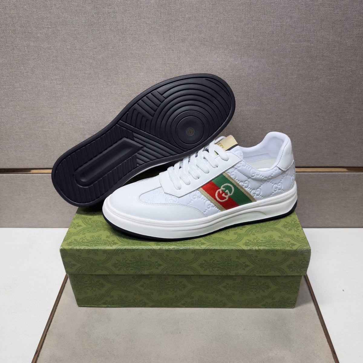 Gucci Green-Red Stripe Low-Top Sneakers — detail