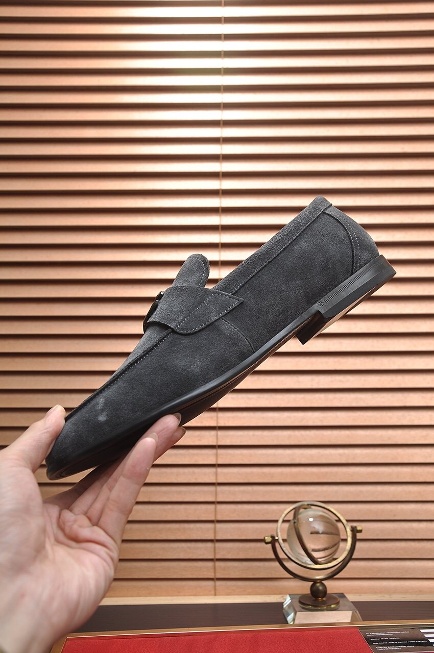 Dolce & Gabbana Bernini Logo Loafers — model