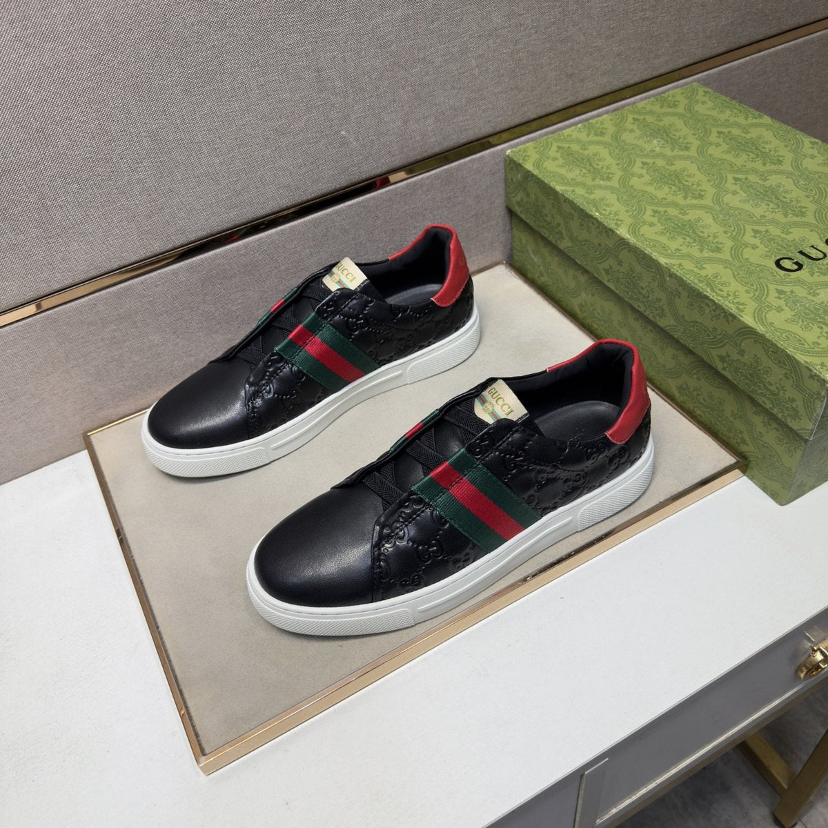 Gucci Green-Red Stripe Low-Top Sneakers — front
