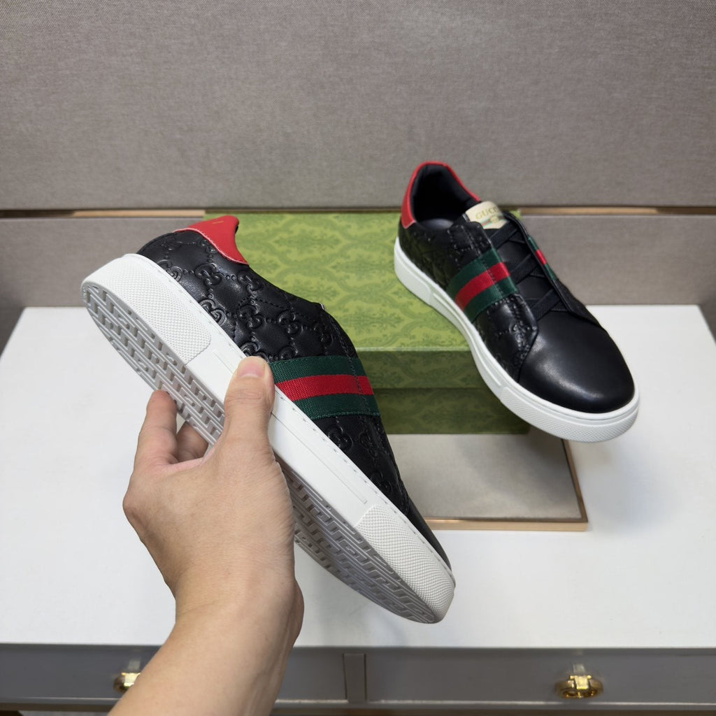 Gucci Green-Red Stripe Low-Top Sneakers — model