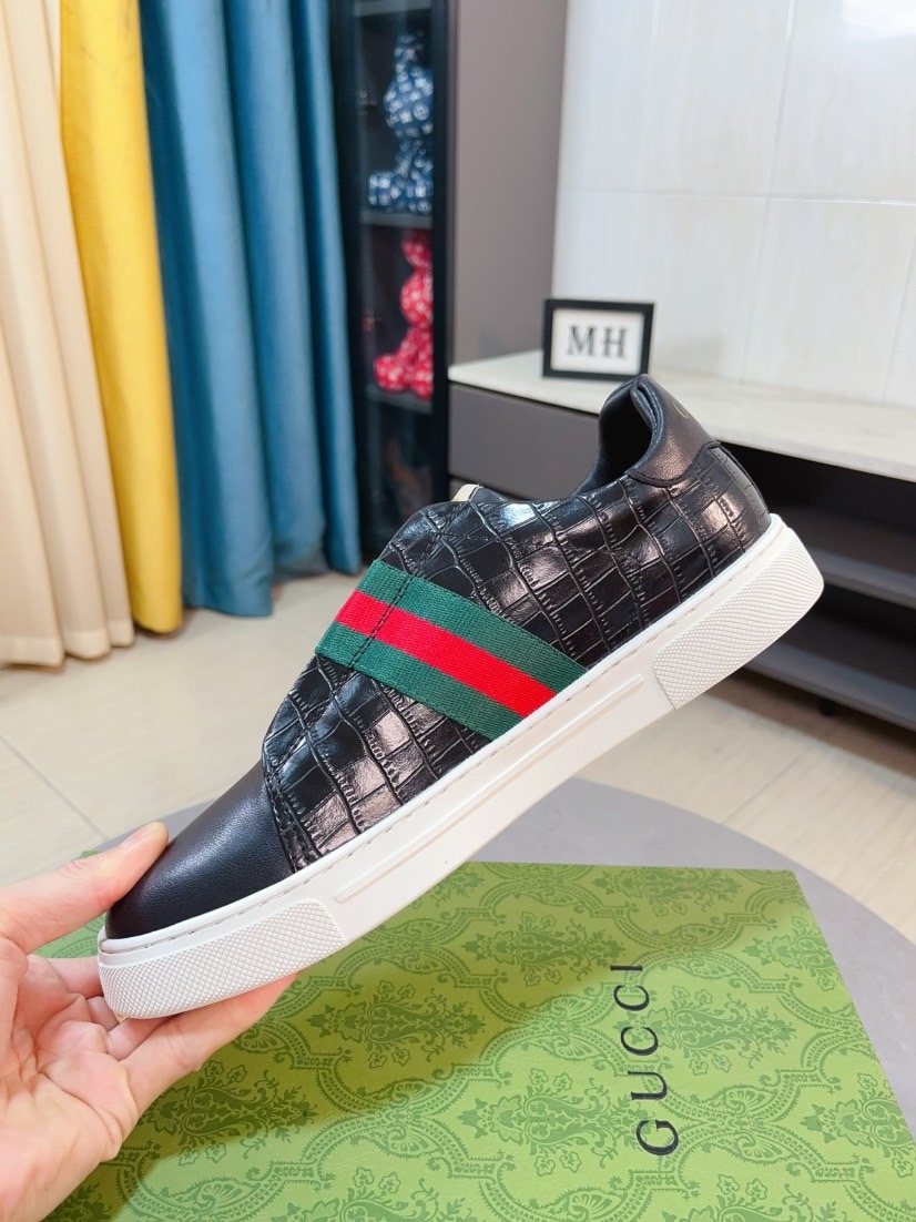 Gucci Men's Stripe Low-Top Sneakers — side