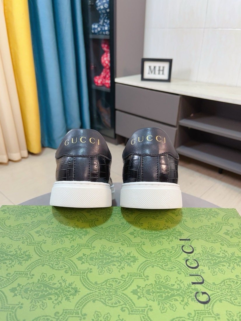 Gucci Men's Stripe Low-Top Sneakers — back
