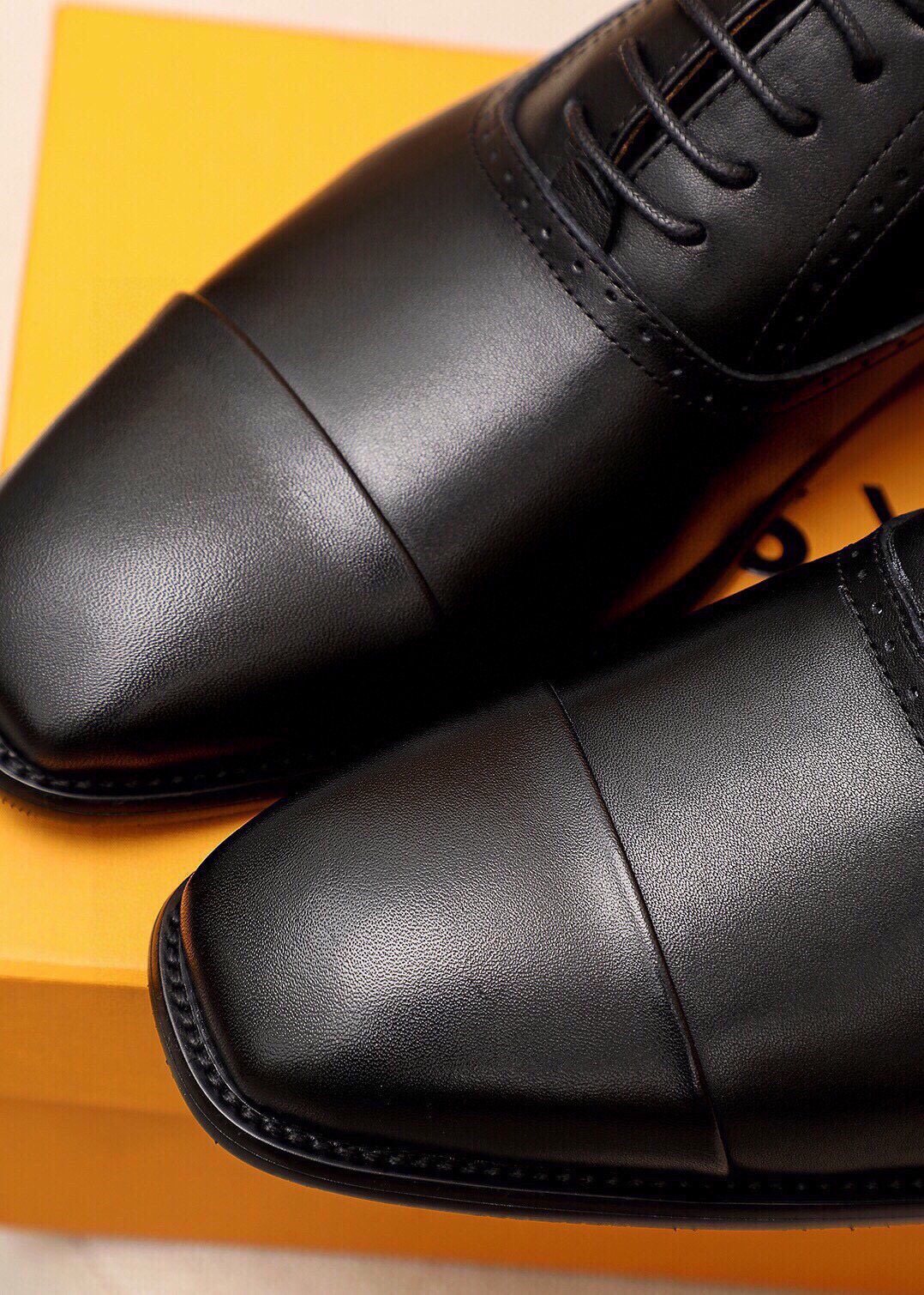 Louis Vuitton Cap-Toe Oxford Dress Shoes — detail
