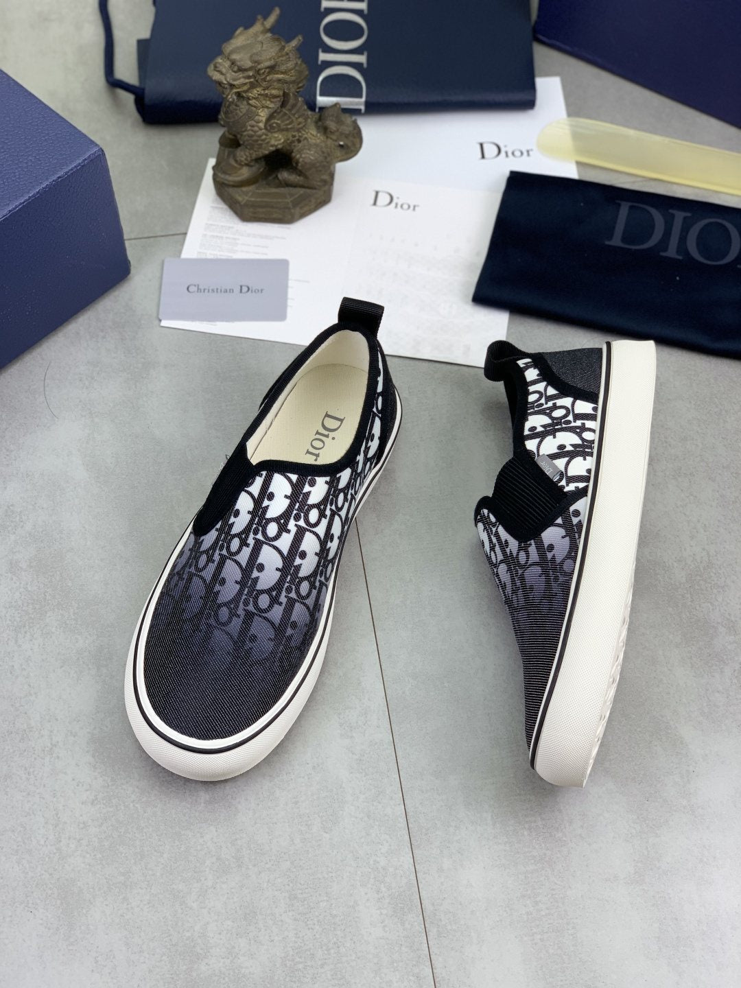 微商相册测试鞋子-Dior Patterned Canvas Slip-On Shoes — side