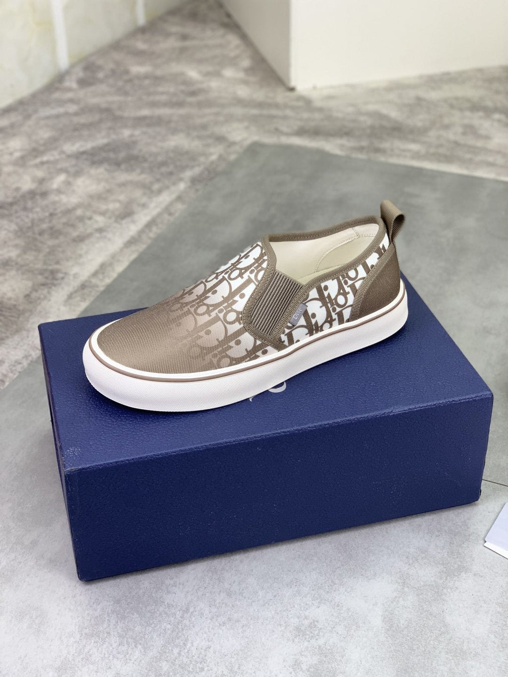 微商相册测试鞋子-Dior Patterned Canvas Slip-On Shoes — front
