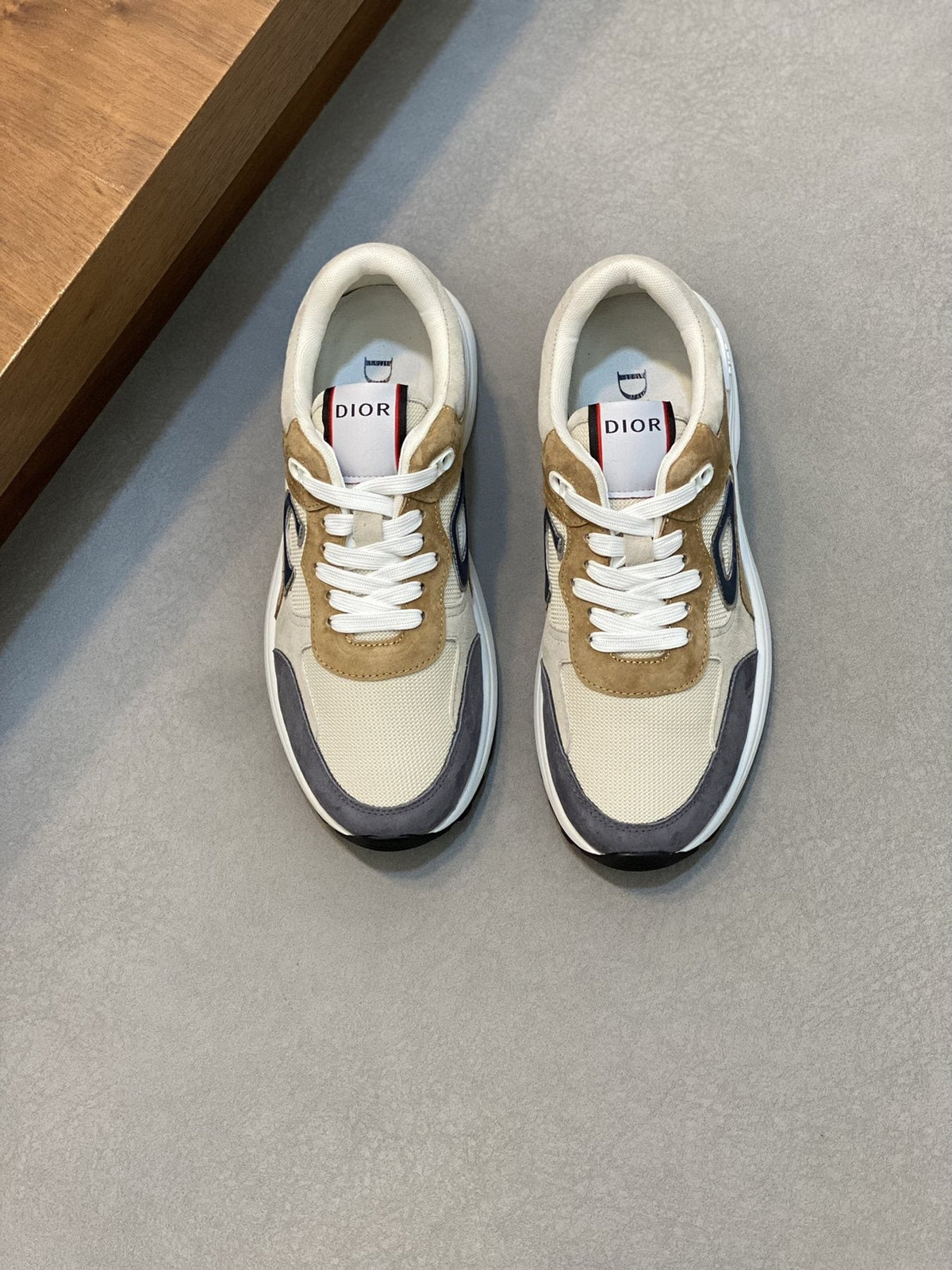 Dior Blue Accent Low-Top Sneakers — front