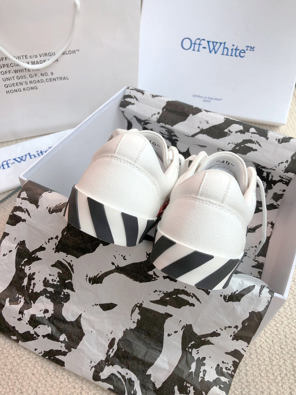 Off-White Arrow Graphic Low-Top Sneakers — back