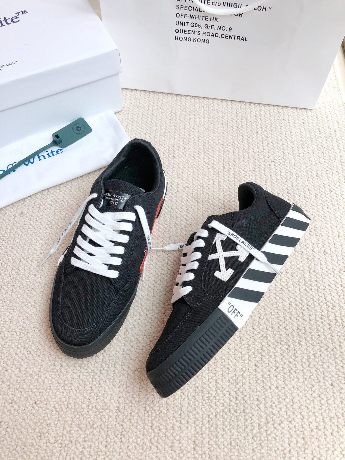 Off-White Arrow Graphic Low-Top Sneakers — side