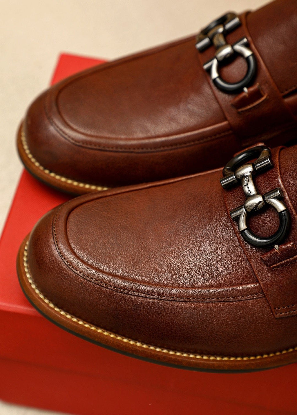 微商相册测试鞋子-Salvatore Ferragamo Men's Leather Bit Loafers — detail
