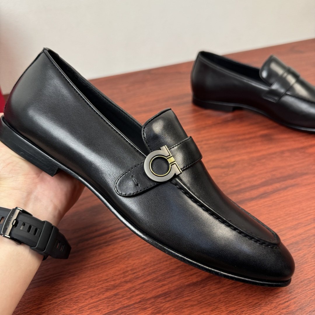 Ferragamo Gancini Buckle Men's Loafers — model