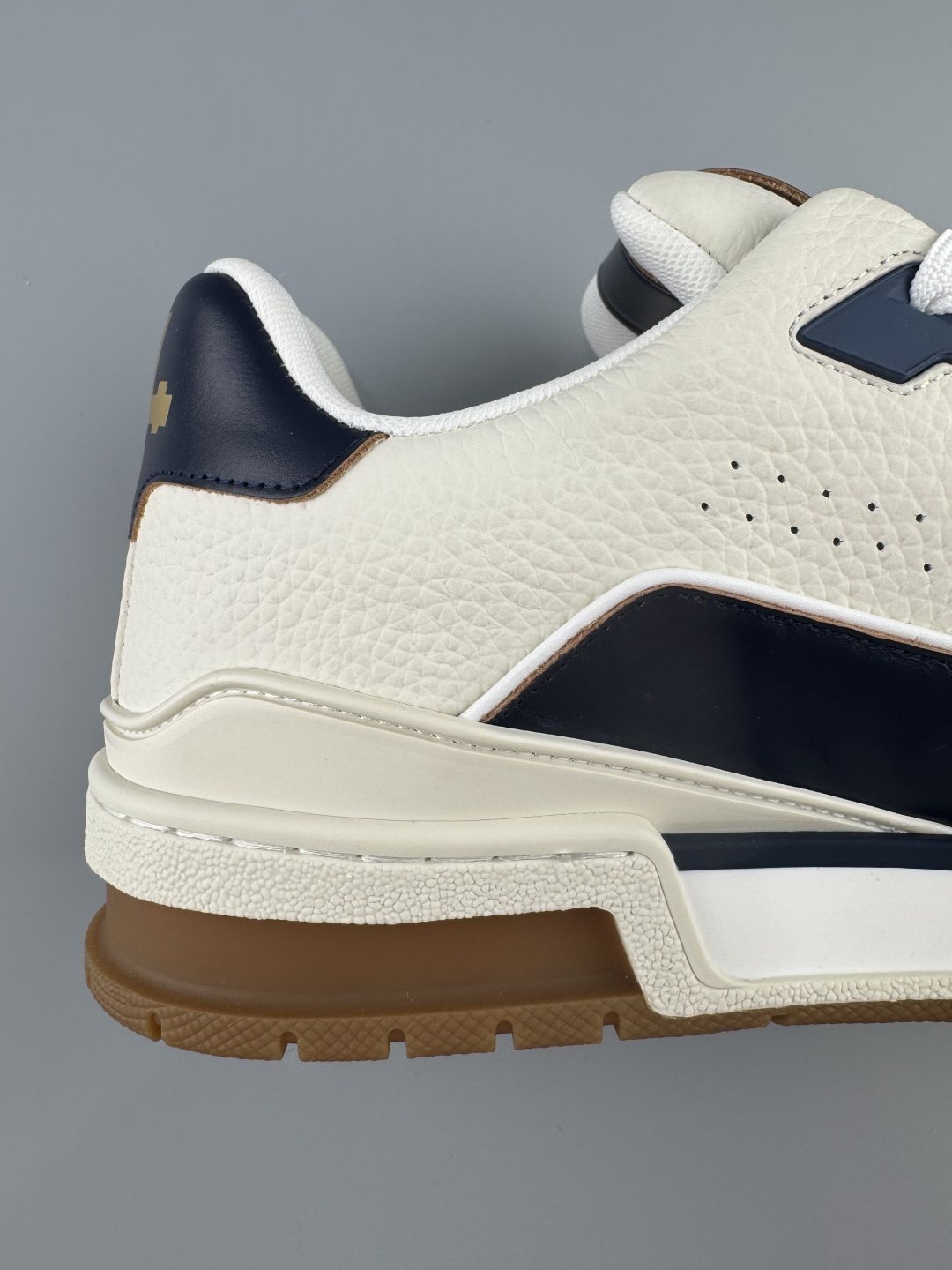 Louis Vuitton White & Navy Low-Top Sneakers — detail